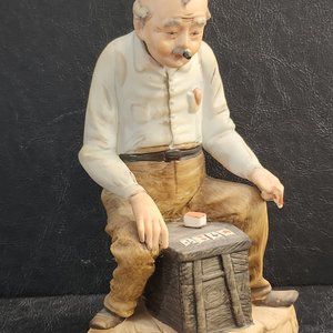Capidimonte 7.5" Figurine Old Man Solitaire Card Player Hand Painted Ging Japan